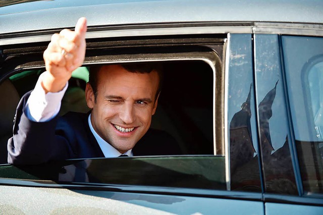 Emmanuel Macron ist mit seiner Partei ...Doch es bleibt ein fader Beigeschmack.  | Foto: AFP
