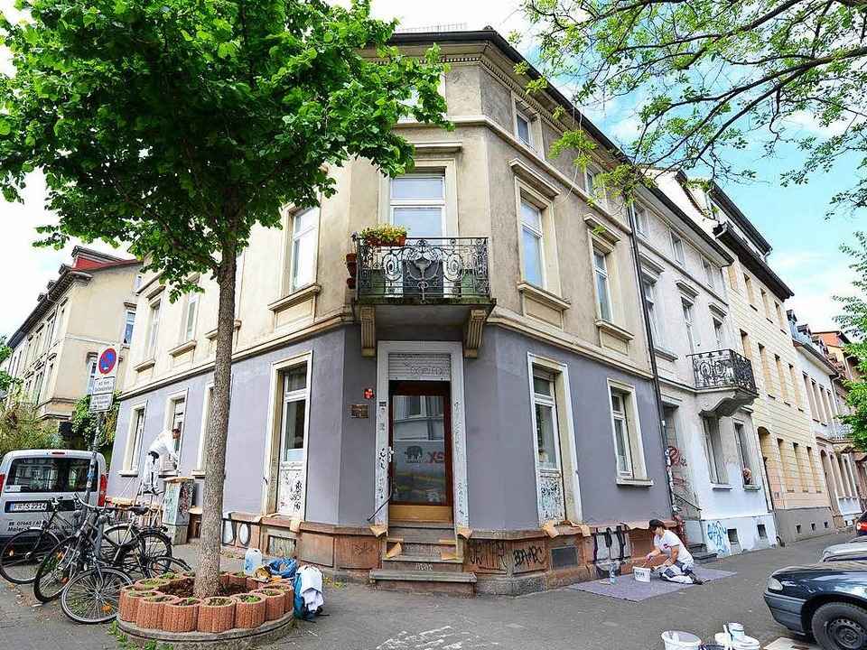 Im Gr�n – an der  Ecke Adler-/Be...Sonntagmorgen Hunderte Ruhest�rer auf.  | Foto: Rita Eggstein