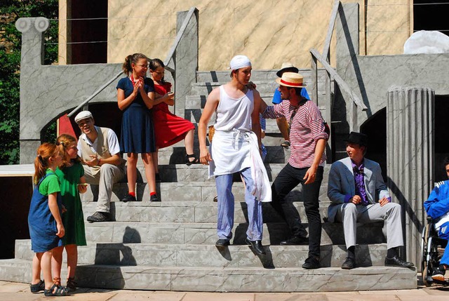 Im alten Amphitheater der italienischen Stadt versteht man sich. Noch.  | Foto: Sylvia-Karina Jahn