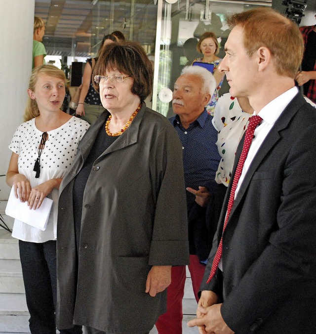 Inga Schwarz (von links), Gisela Erler...r Integrations-Ausstellung im Rathaus.  | Foto: Thomas Loisl Mink