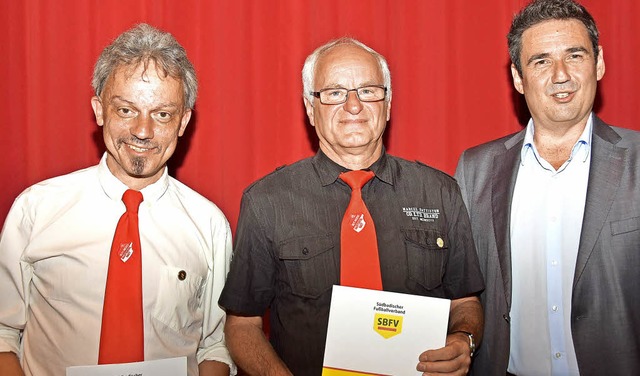 Beim Festakt zum 90. Geburtstag wurden...del des sdbadischen Fuballverbands.   | Foto: Steinhart