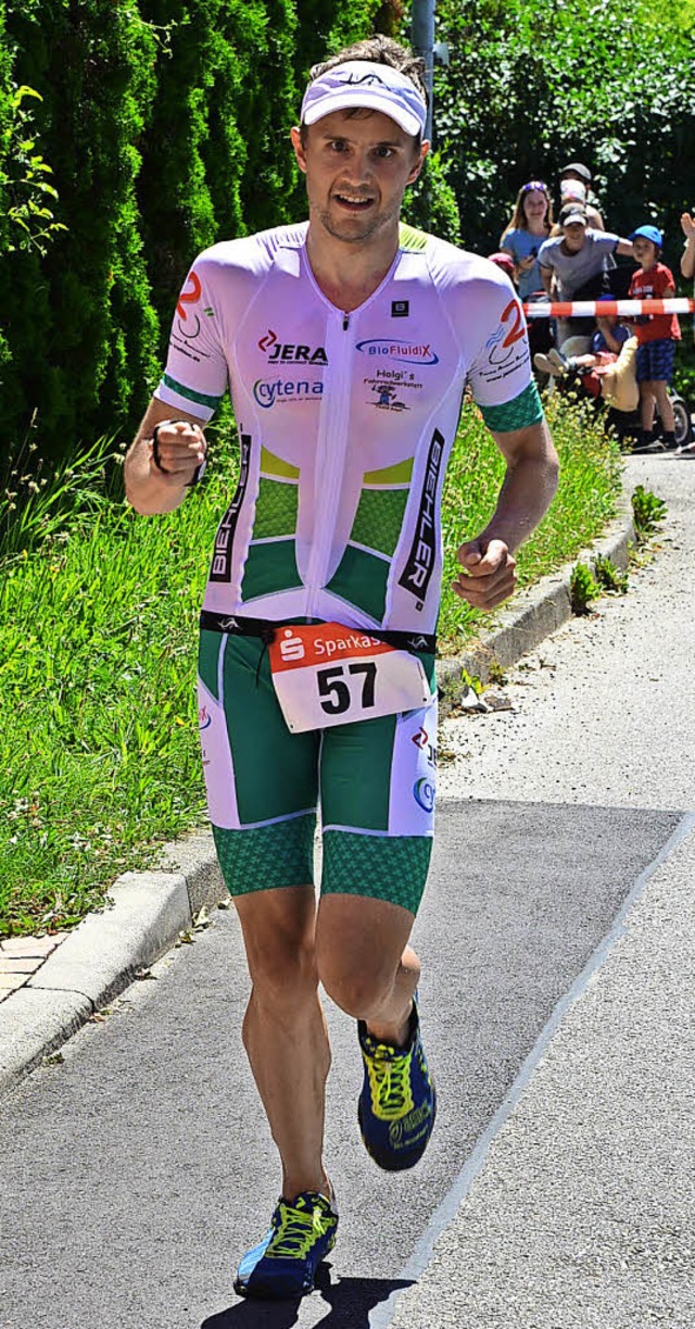 Stark zu Fu beim Triathlon  in Riegel:  Sieger Florian Adami   | Foto: Murst