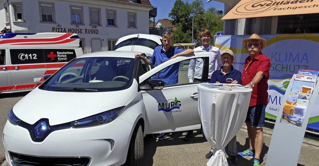 Informationen aus erster Hand beim Slo...ks) mit dem  Elektroauto der Gemeinde   | Foto: Michael Gottstein