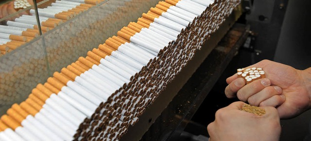 So viel zu qualmen &#8211; Zigarettenproduktion in Deutschland  | Foto: dpa