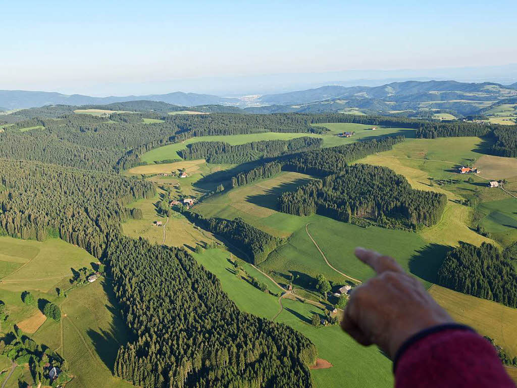 Postkartenidyll so weit das Auge reicht. Der Hochschwarzwald aus Adlerperspektive.