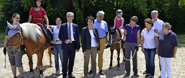 Sie untersttzen die Reittherapie (v.l... das Projekt ins Leben gerufen haben.   | Foto: Karin Reimold