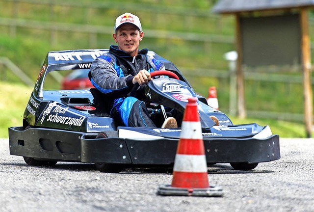 Rennstrecke statt Schanze: Skispringer...uli in Schluchsee um den Sieg fahren.   | Foto: Patrick Seeger