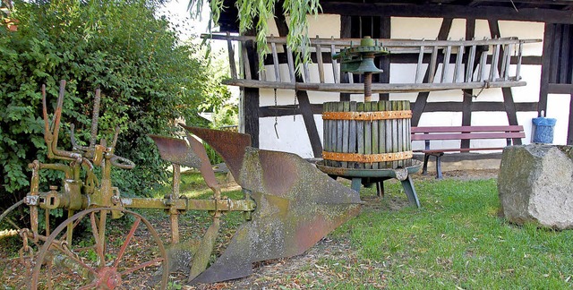 Diese alten Gertschaften an der Dorfs...ens den Alltag der Eimeldinger prgte.  | Foto: Herbert Frey