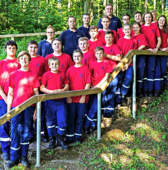 Die Jugendfeuerwehren Schopfheim Stadt..., die vor 40 Jahren  gegrndet wurde.   | Foto: Edgar Steinfelder