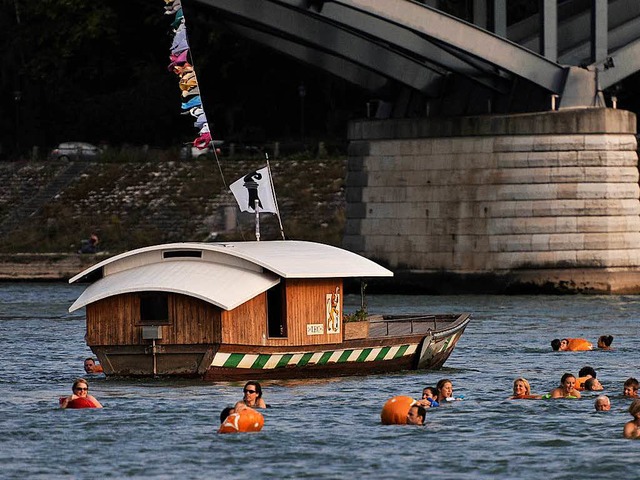 Boote haben Vorfahrt &#8211; auch wenn es nur die kleine Fhre ist.  | Foto: JURI WEISS/ Foto: Staatskanzlei Basel-Stadt