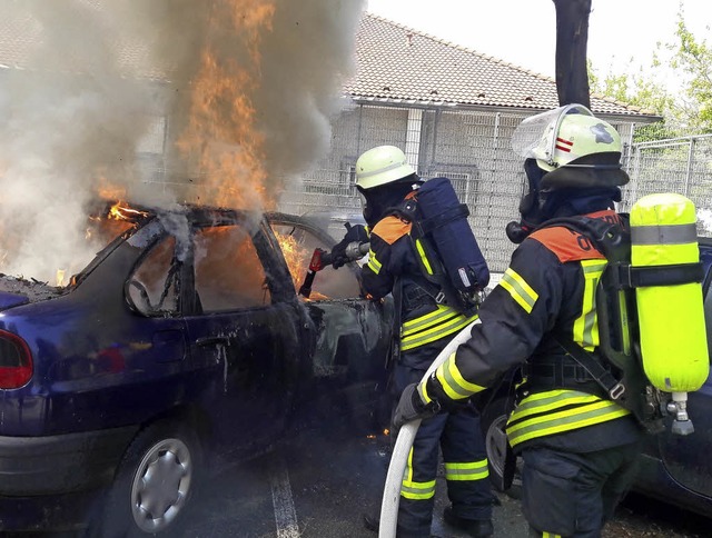 Erneuter Fahrzeugbrand in der Okenstrae   | Foto: Feuerwehr OG