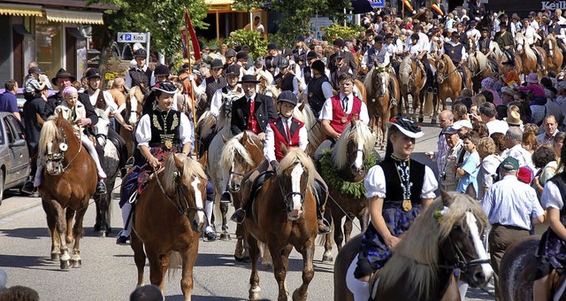 In Lenzkirch findet am Wochenende wied...logi-Fest mit Reiterprozession statt.   | Foto: Archivbild: Privat