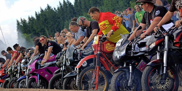 Tausende Motorradfreunde werden am nc...otzenwald zum legendren Burn-Out ein.  | Foto: Archivfoto: Hildegard Siebold