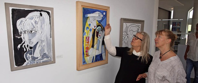 Ausstellung &#8222;Picasso und die Fra...er Isabel Coulton vor echten Corbetts.  | Foto: Michael Haberer