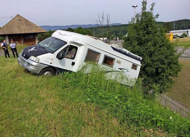 Glck gehabt: Das Wohnmobil blieb am A...rden. Dem Fahrer ist nichts passiert.   | Foto: Privat