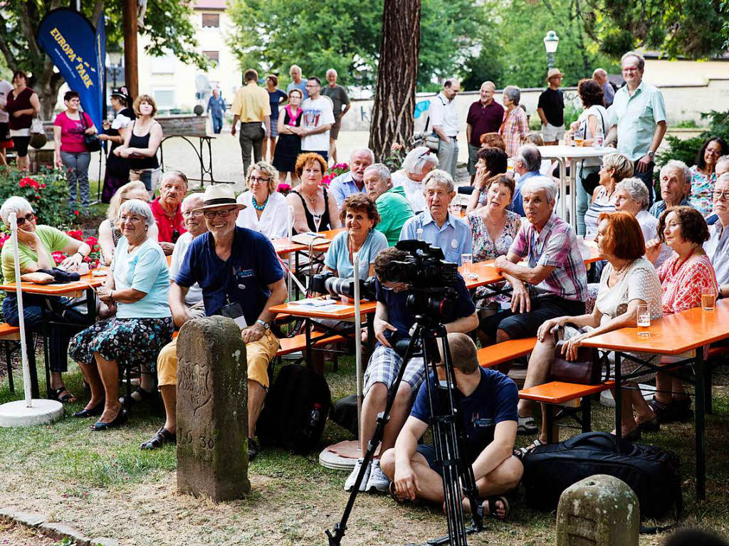 Impressionen vom Orgelfest: Auch zu spterer Stunde war das Orgelfest vor dem Museum noch gut besucht.