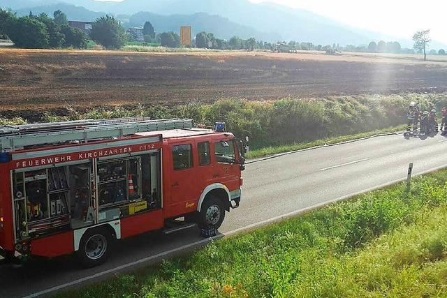 600 Quadratmeter Feld in Flammen – Feuerwehr kann bei Kirchzarten rasch löschen
