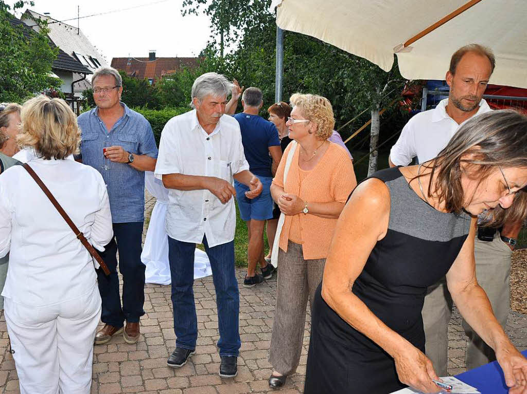 Neben jedem erfolgreichen Mann steht eine erfolgreiche Frau: Uli Wst und seine Frau Margarete Baumann-Wst (rechts von ihm in orange)