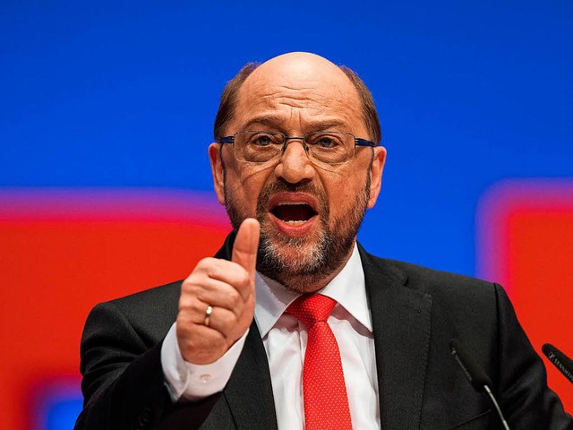 Martin Schulz attackiert die Union auf dem SPD-Parteitag.  | Foto: dpa