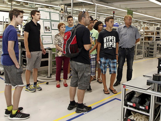 Nacht der Ausbildung bei Schneider: Ju...n sich in der Motorenfertigungshalle.   | Foto: Heidi Fssel