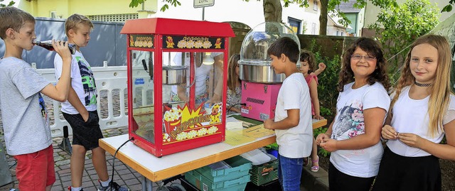 Bei den jngeren Besuchern Objekt der Begierde: die Popcorn-Maschine  | Foto: Sandra Decoux-Kone