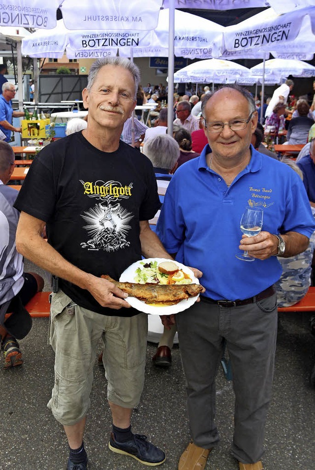 Organisatoren mit Delikatessen:  Horst...ucher genossen ein Fest mit Aussicht.   | Foto: David
