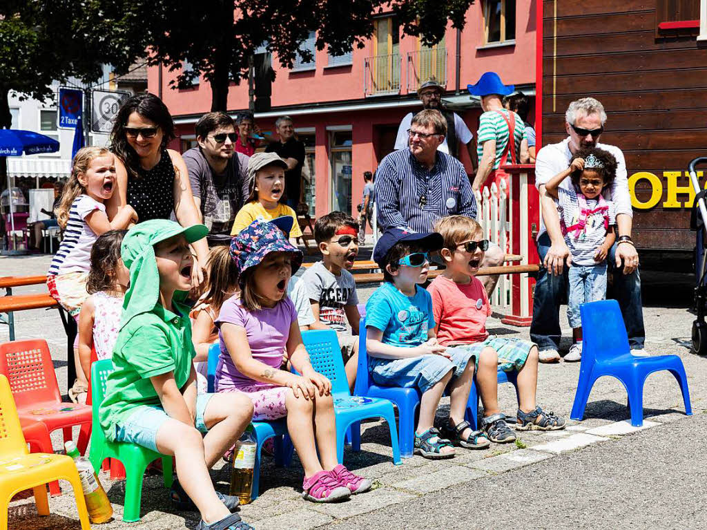 Impressionen vom Orgelfest: Die Kinder machten bei Rolfs Kasperletheater begeistert mit.