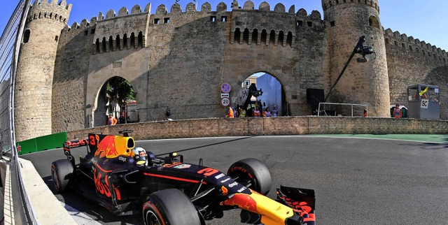 In Baku hatte kein Ferrari und auch ke..., sondern Daniel Ricciardo im Red Bull  | Foto: afp