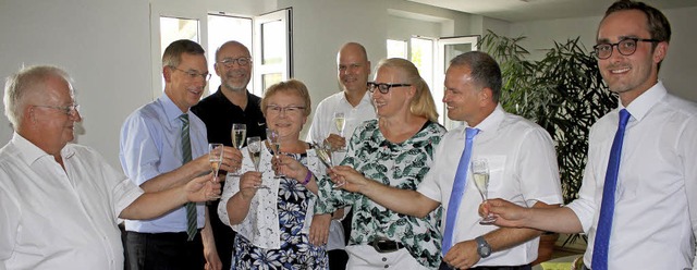 Erste Glckwnsche von Kolleginnen und...heiding und Benjamin Bohn (Vogtsburg).  | Foto: Martin Wendel