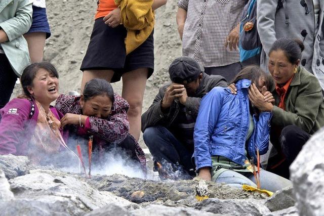 In China wurden bei einem schweren Erdrutsch rund 100 Menschen verschttet