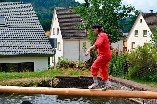 Fr Mutige: Balancieren auf dem Rundbalken  | Foto: Paul Berger