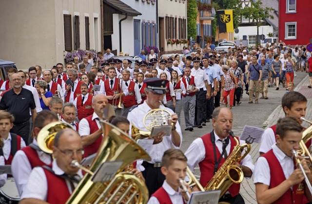 Brgermeisterwahl in Sasbach: Nach Bek...mit Musik zum neuen St.Martins-Platz.   | Foto: Ilona Hge