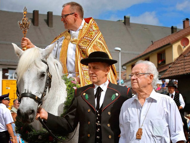 Harald Wittmer ist seit  60 Jahren Ehr...mann und diesmal von  Pfarrer  Wagner   | Foto: Wolfgang Scheu