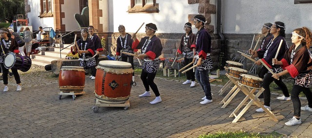 Die japanische Trommelgruppe &#8222;Akaishi Daiko&#8220; in Buchenbach.  | Foto: Josef Faller