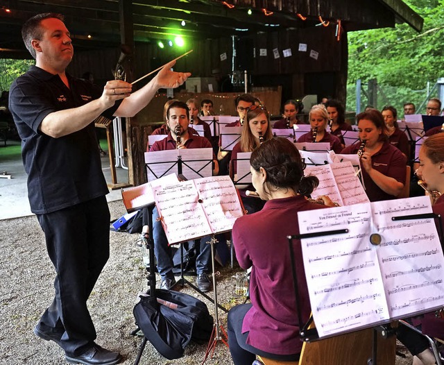 Die Orchestergemeinschaft Seepark gest...ung des Fests auf dem Waldgrillplatz.   | Foto: Julius Steckmeister