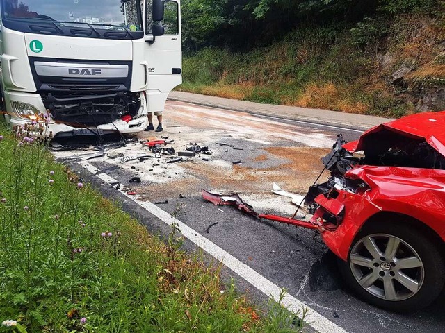 Auf der B31 Hhe Falkensteig hat sich ein schwerer Verkehrsunfall ereignet.   | Foto: kamera24.tv