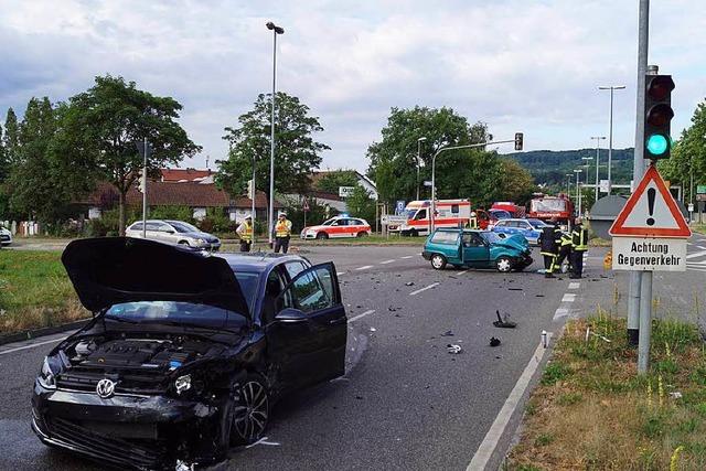 Vier Verletzte bei Kollision auf der B 317 in Lörrach