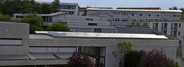 Auf dem Foyer und Teilen des Feuerwehr...halle Solarpanelen installiert werden.  | Foto: Marco Schopferer