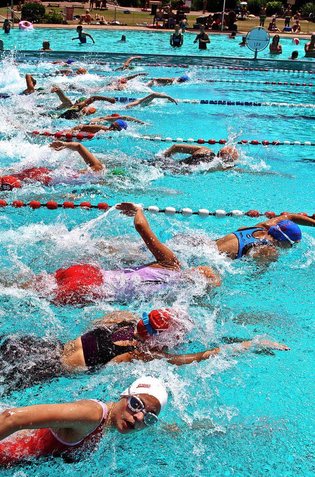 Laufen, Radeln, Schwimmen: Am Samstag,...en Triathlon rund ums  Freibad statt.   | Foto: Weber