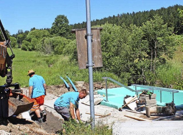 Wasser marsch: Mit Hochdruck wurde in ...d den Kreislauf in Schwung zu bringen.  | Foto: Christa Maier