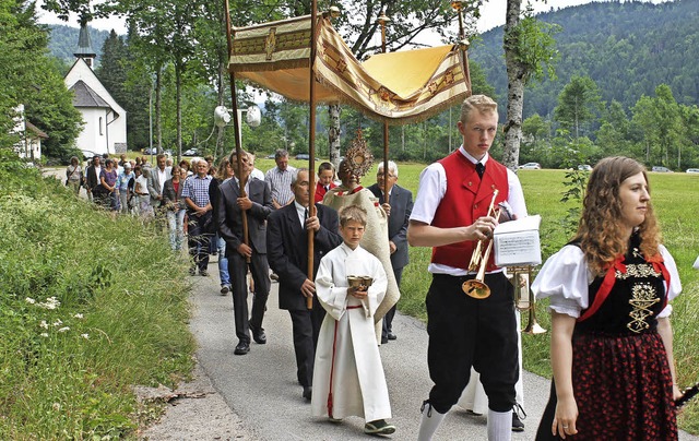 Eine prchtige Prozession zog anlssli...r Herz-Jesu-Kirche  durch das Albtal.   | Foto: Cornelia Liebwein