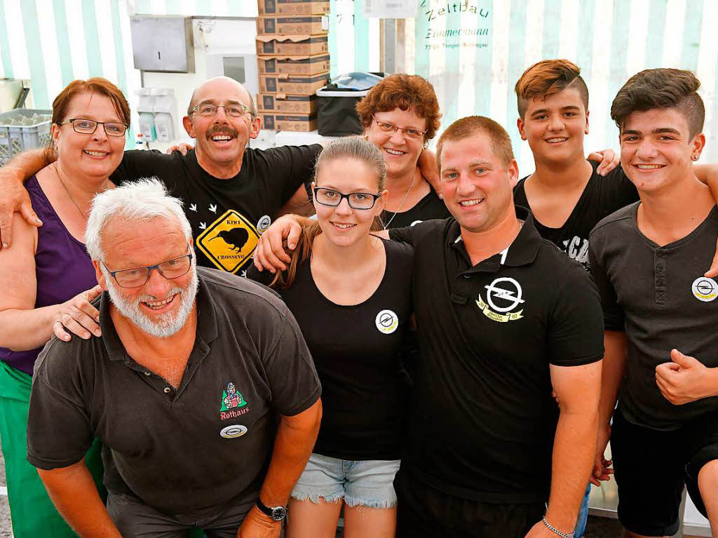 Fleißige Helfer in der Küche beim Jubiläum des Opel-Clubs Brunnadern. Fleißige Helfer in der Küche beim Jubiläum des Opel-Clubs Brunnadern.