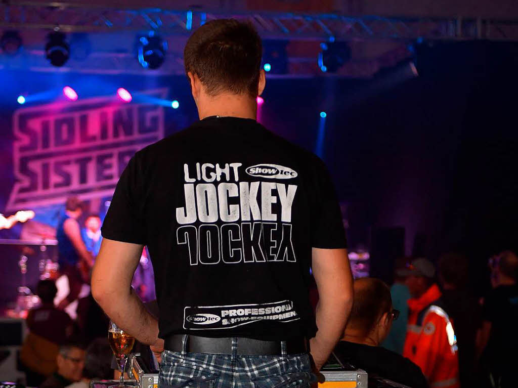 Marc Preiser und sein Kollege von "4allevent" aus Bonndorf machten beim Jubiläum des Opel-Clubs Brunnadern in Sachen „Licht“ ganze Arbeit. Marc Preiser und sein Kollege von "4allevent" aus Bonndorf machten beim Jubiläum des Opel-Clubs Brunnadern in Sachen „Licht“ ganze Arbeit.