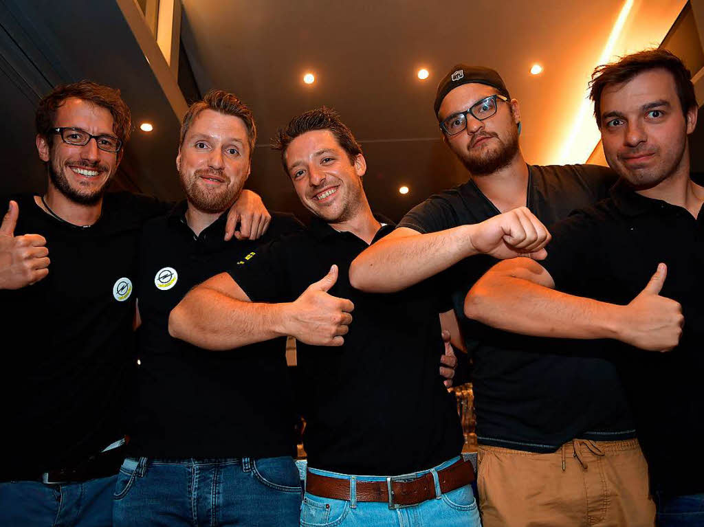 Zufriedene Gesichter im Festzelt beim Jubiläum des Opel-Clubs Brunnadern. Zufriedene Gesichter im Festzelt beim Jubiläum des Opel-Clubs Brunnadern.