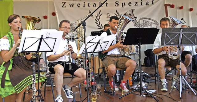 Am Montagabend spielt die Formation Zweitakt Spezial.   | Foto: Verein