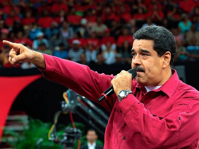 Mit markigen Worten und Gesten versuch...ezuelas Prsident Maduro zu trumpfen.   | Foto: dpa