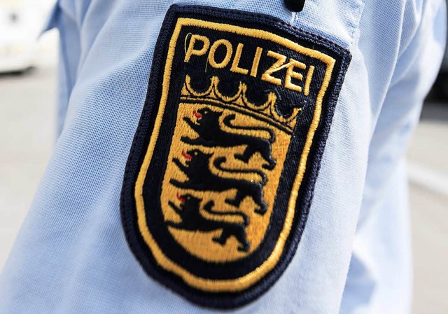 Ein Schler attackierte in Lrrach einen Polizeibeamten (Symbolbild).  | Foto: dpa