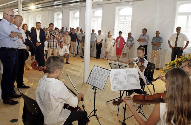 Beim Empfang  in der ehemaligen Tonofe...elt ein Ensemble der Musikschule auf.   | Foto: Heidi Fssel