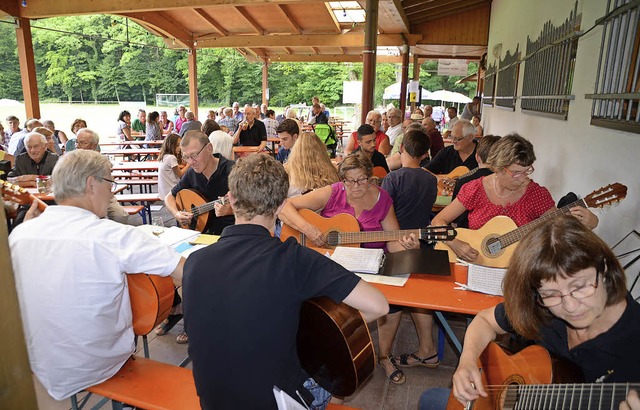 Jechtingen. Die Saitengng beim Nachmittagskonzert.  | Foto: Roland Vitt