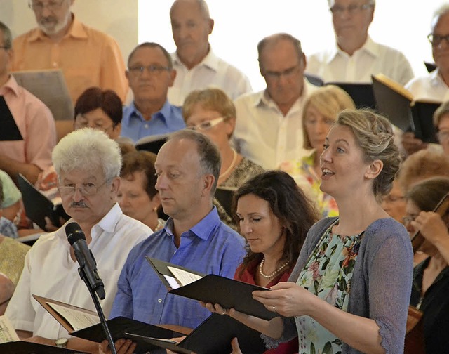 Die Solisten, die mit Chor,  Orchester...Wolfgang Amadeus  Mozart  gestalteten   | Foto: Lisa Geppert